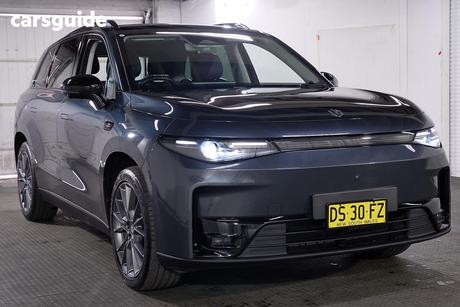 Grey 2025 Leapmotor C10 SUV DESIGN R