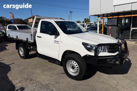 White 2017 Toyota Hilux Cab Chassis Sr (4X4)