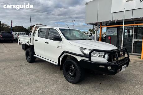 White 2018 Toyota Hilux Double Cab Chassis Sr (4X4)