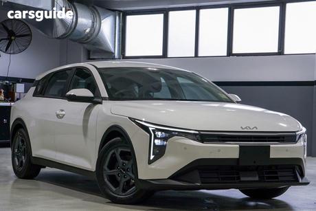 White 2025 Kia K4 Hatchback S