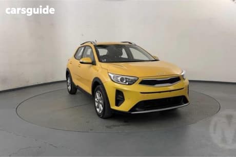 Yellow 2024 Kia Stonic Wagon S