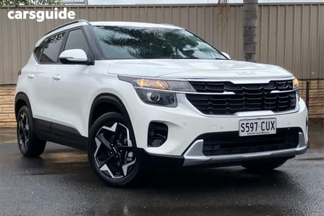 White 2023 Kia Seltos Wagon Sport (Fwd)