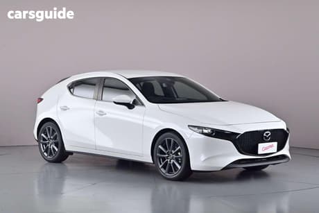 White 2022 Mazda 3 Hatchback G20 Evolve