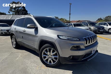 Silver 2014 Jeep Cherokee Wagon Limited (4X4)