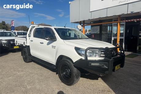 White 2017 Toyota Hilux Dual Cab Chassis Sr (4X4)