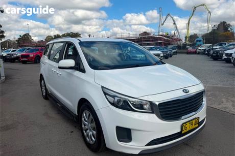 White 2015 Kia Carnival Wagon S