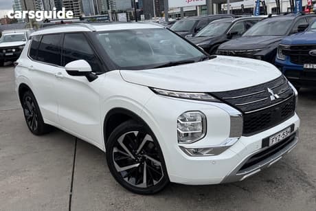 White 2022 Mitsubishi Outlander Wagon Exceed 7 Seat (Awd)