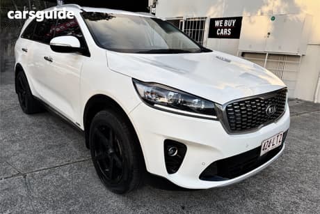 White 2018 Kia Sorento Wagon Sport (4X4)