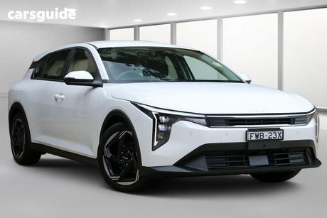 White 2025 Kia K4 Hatchback Sport