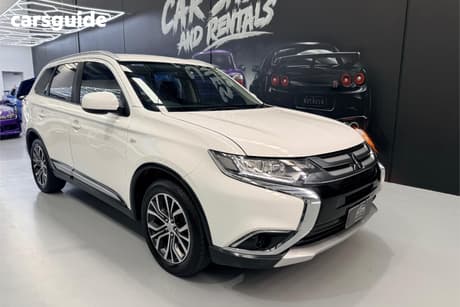 White 2017 Mitsubishi Outlander Wagon Es 7 Seat (2Wd)