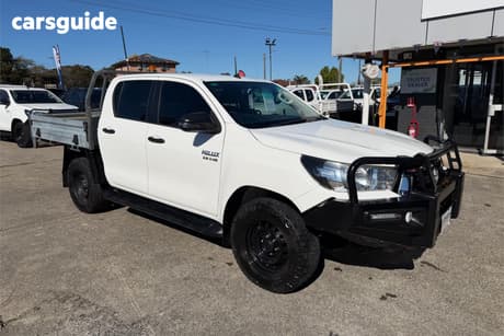 White 2018 Toyota Hilux Double Cab Chassis Sr (4X4)