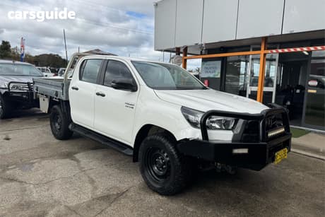 White 2022 Toyota Hilux Double Cab Chassis Sr (4X4)