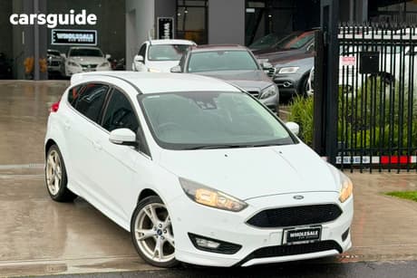 White 2016 Ford Focus Hatchback Titanium