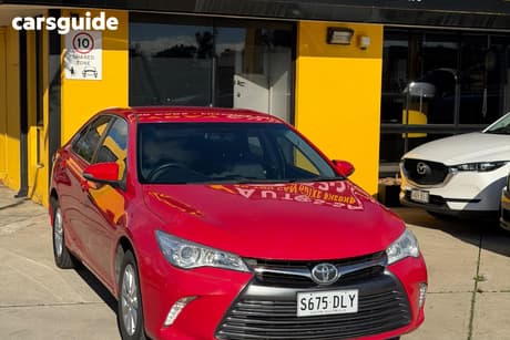 Red 2017 Toyota Camry Sedan ALTISE