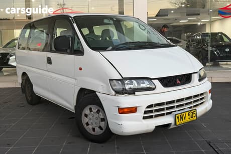 White 2002 Mitsubishi Starwagon Wagon Glx