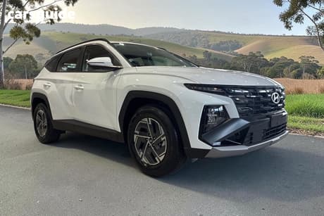 White 2026 Hyundai Tucson Wagon Hybrid (Fwd)