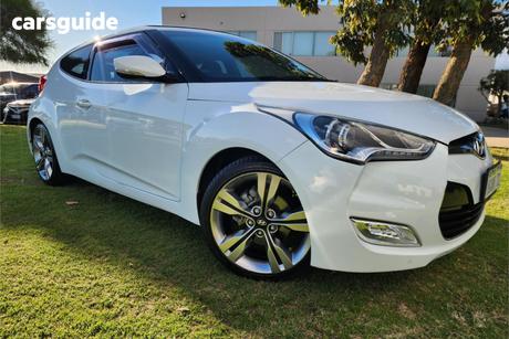 White 2013 Hyundai Veloster Coupe +