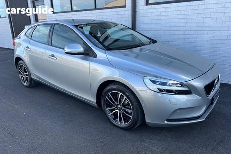 Silver 2016 Volvo V40 Hatchback T3 Kinetic