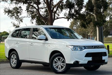 White 2014 Mitsubishi Outlander Wagon Aspire Phev Hybrid