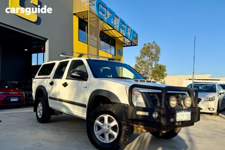 White 2012 Isuzu D-MAX Crew Cab Utility Ls-M (4X4)