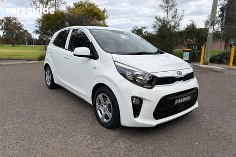 White 2017 Kia Picanto Hatchback S (Aeb)