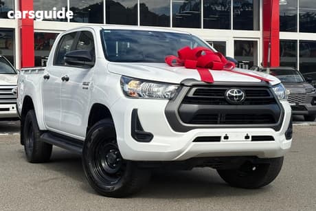 White 2022 Toyota Hilux Double Cab Pick Up Sr (4X4)