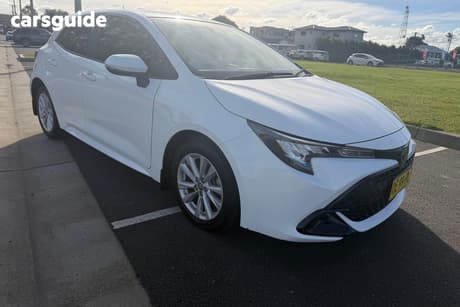 White 2022 Toyota Corolla Hatchback Ascent Sport