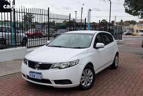White 2012 Kia Cerato Hatchback Si