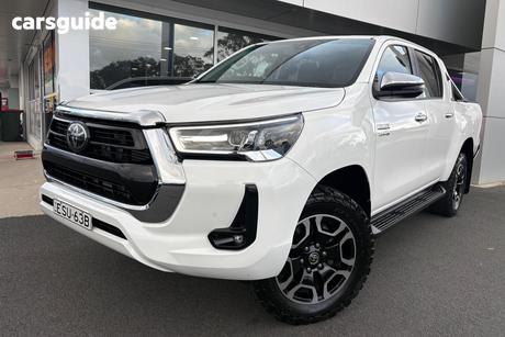 White 2022 Toyota Hilux Double Cab Pick Up Sr5 (4X4)