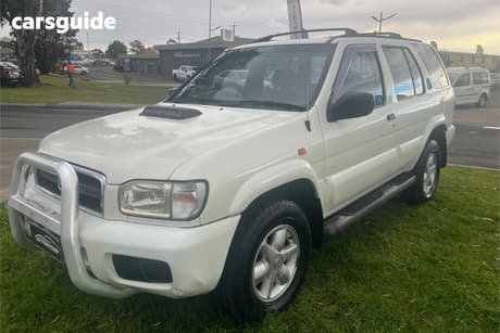 White 2002 Nissan Pathfinder Wagon Ti (4X4)