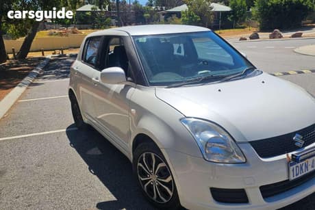 White 2010 Suzuki Swift Hatchback