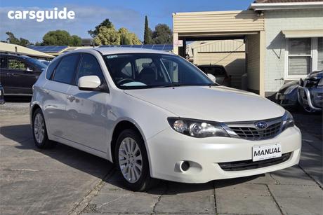 White 2009 Subaru Impreza Hatchback R (Awd)