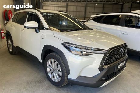 White 2024 Toyota Corolla Cross Wagon Gxl 2Wd Hybrid