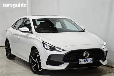 White 2024 MG MG5 Sedan Essence