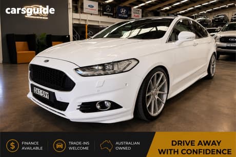 White 2015 Ford Mondeo Hatchback Titanium