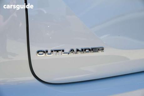 White 2025 Mitsubishi Outlander Wagon Es 5 Seat (2Wd)