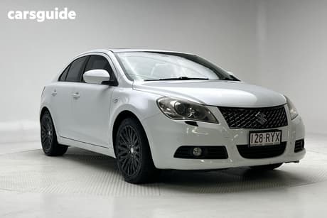 White 2011 Suzuki Kizashi Sedan Prestige