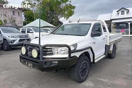 White 2017 Toyota Hilux Cab Chassis Sr (4X4)