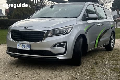 Silver 2018 Kia Carnival Wagon S