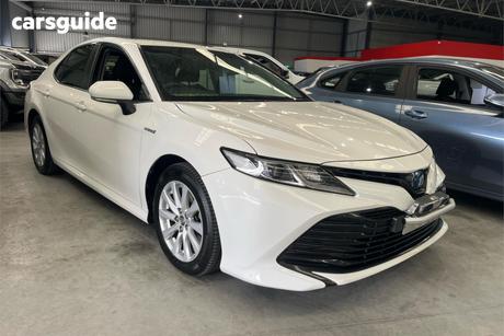 White 2018 Toyota Camry Sedan Ascent