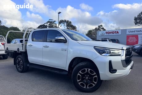 White 2020 Toyota Hilux Double Cab Chassis Sr5 (4X4)