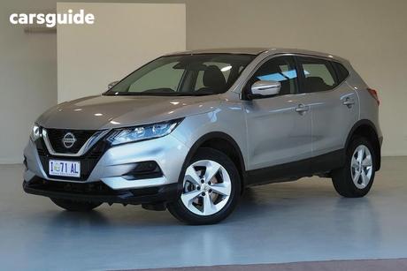 Silver 2018 Nissan Qashqai Wagon St