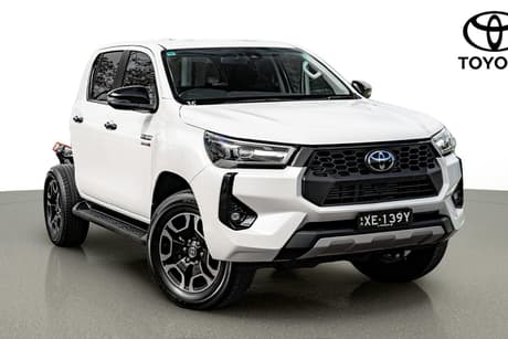 White 2024 Toyota Hilux Double Cab Chassis Sr5 48V (4X4)