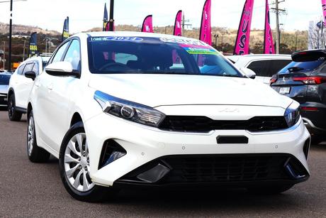 White 2024 Kia Cerato Hatchback S