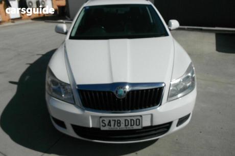 White 2010 Skoda Octavia Wagon 90 Tsi