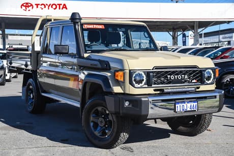 Gold 2025 Toyota Landcruiser 70 Series Double Cab Chassis Lc79 Gxl + Diff Locks