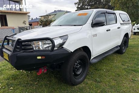 White 2018 Toyota Hilux Dual Cab Utility Sr (4X4)