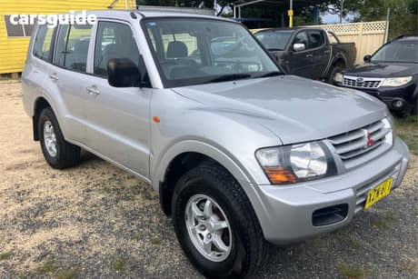 Silver 2002 Mitsubishi Pajero Wagon Commonwealth Games Ltd Ed