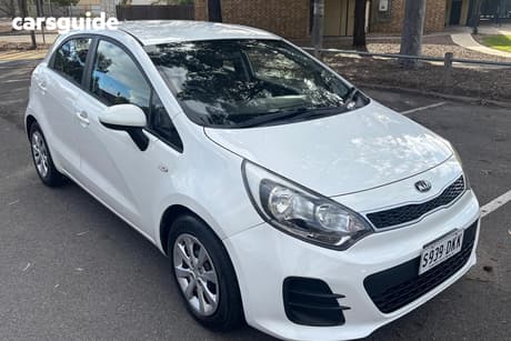 White 2015 Kia RIO Hatchback S