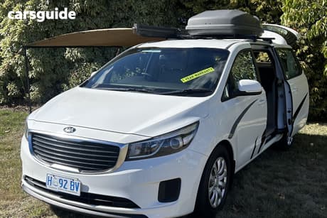 White 2017 Kia Carnival Wagon S
